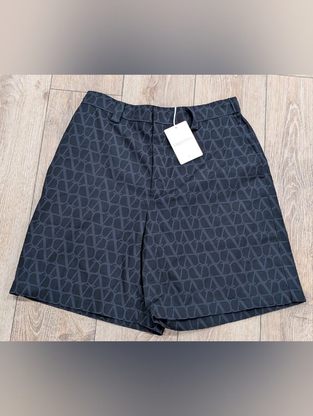 $1390 Mens Valentino Garavani VLOGO Toile Graphic Bermuda Shorts Black 48 US 32